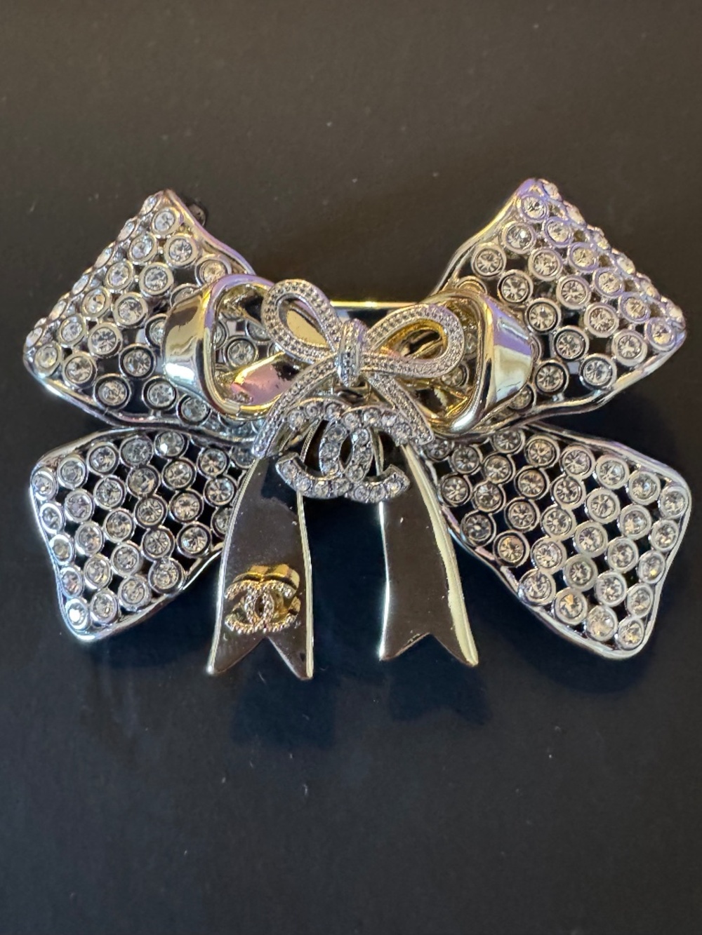 New Super Rare Classic Chanel CC Logo Crystal And Gold Bow Ribbon Brooch